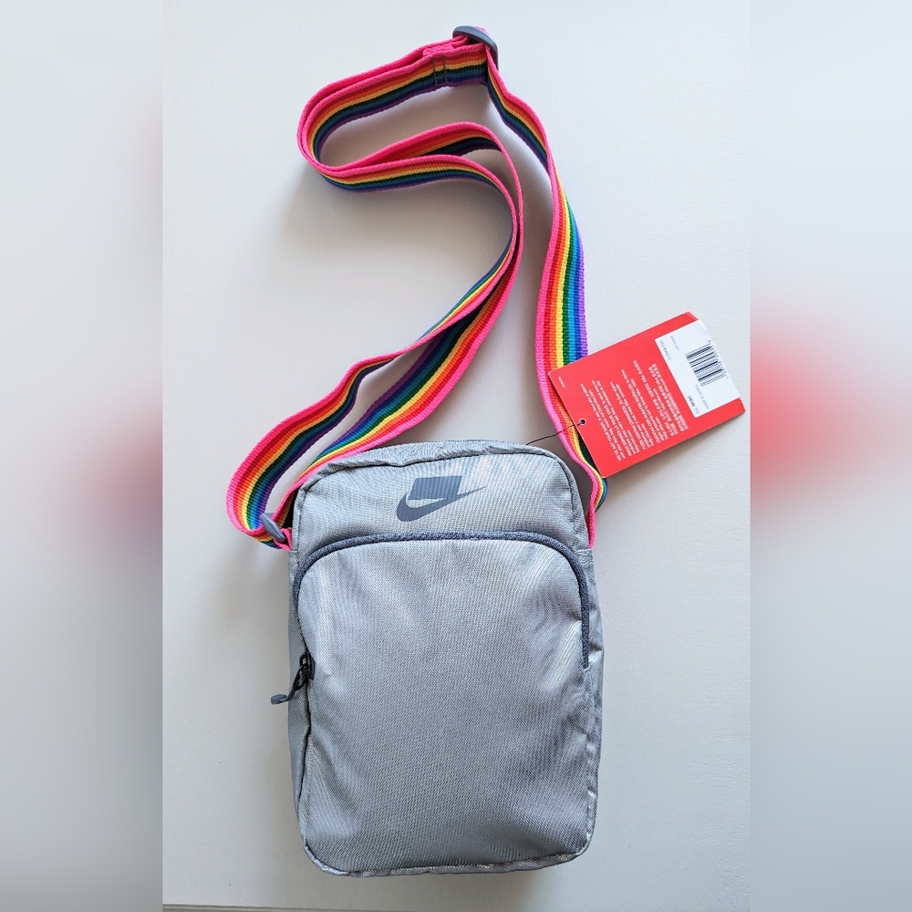 Nike Be True Heritage small sling crossbody bag